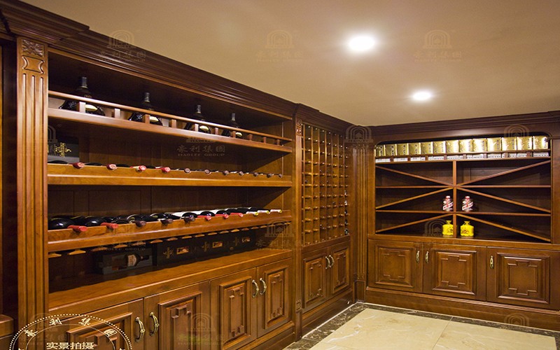 Wine cabinet